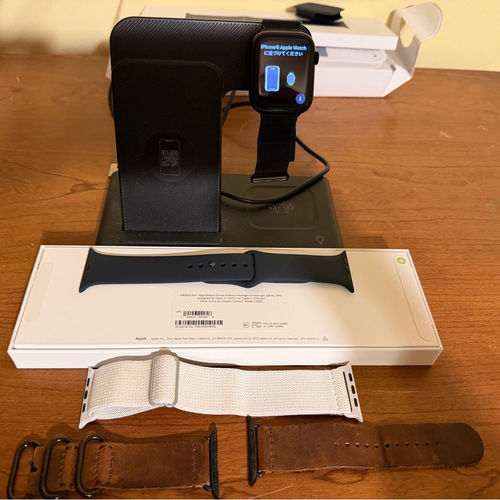 Apple Watch Series 9 [GPS 45mm] Black & White Band. watch/iphone/ipod charger - Picture 2 of 3